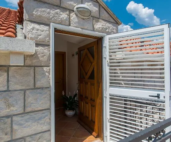 Modern With Sea View Apartment *